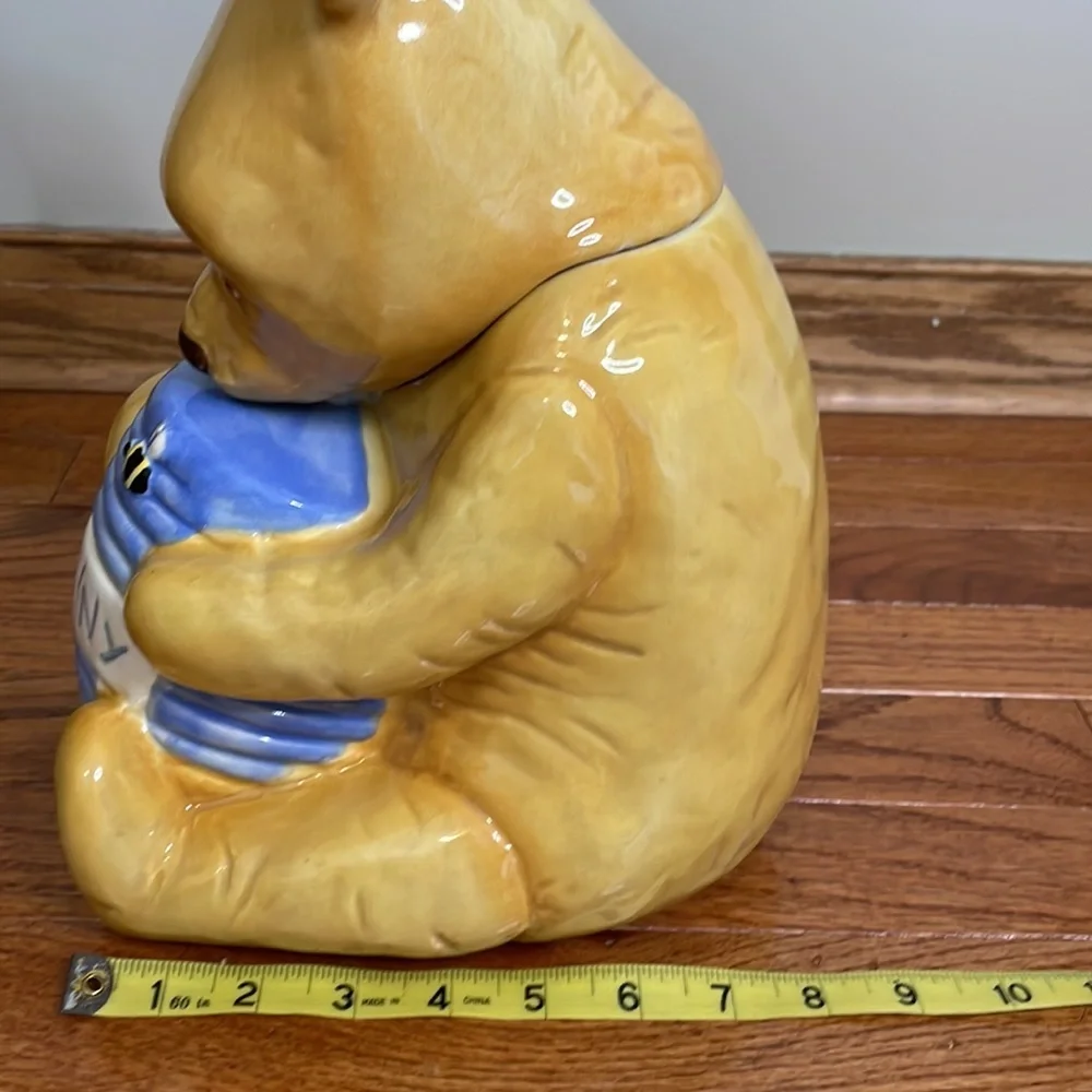 WINNIE‎ THE POOH Ceramic Cookie Jar. Vintage